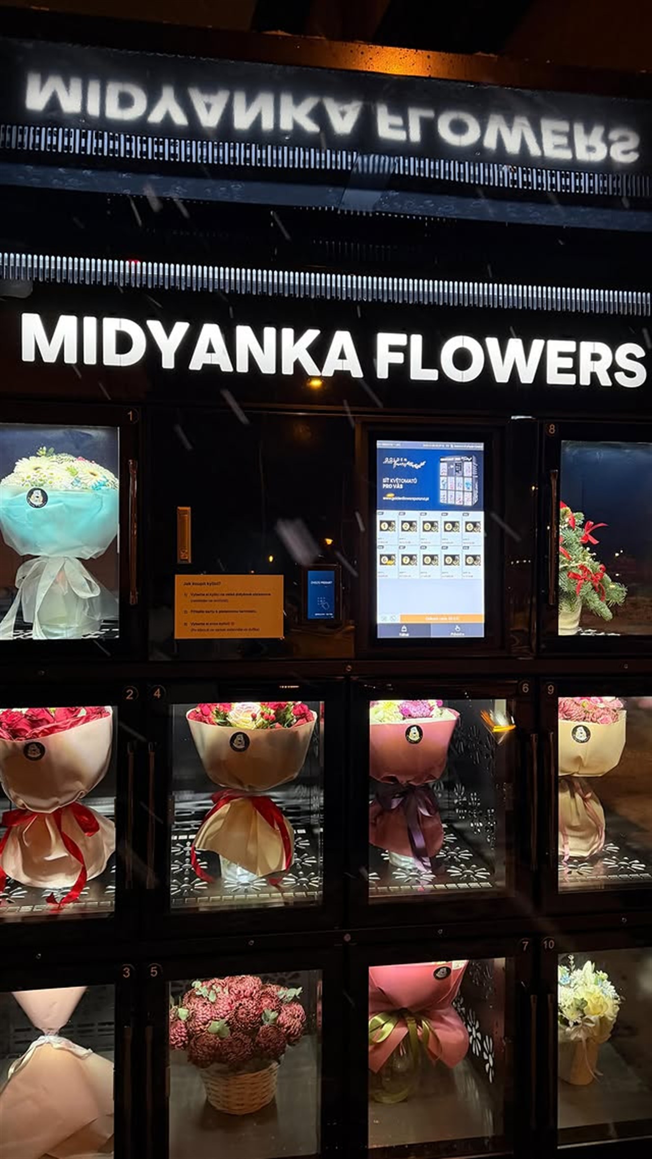Samoobslužný květinový box Midyanka Flowers otevřený 24 hodin